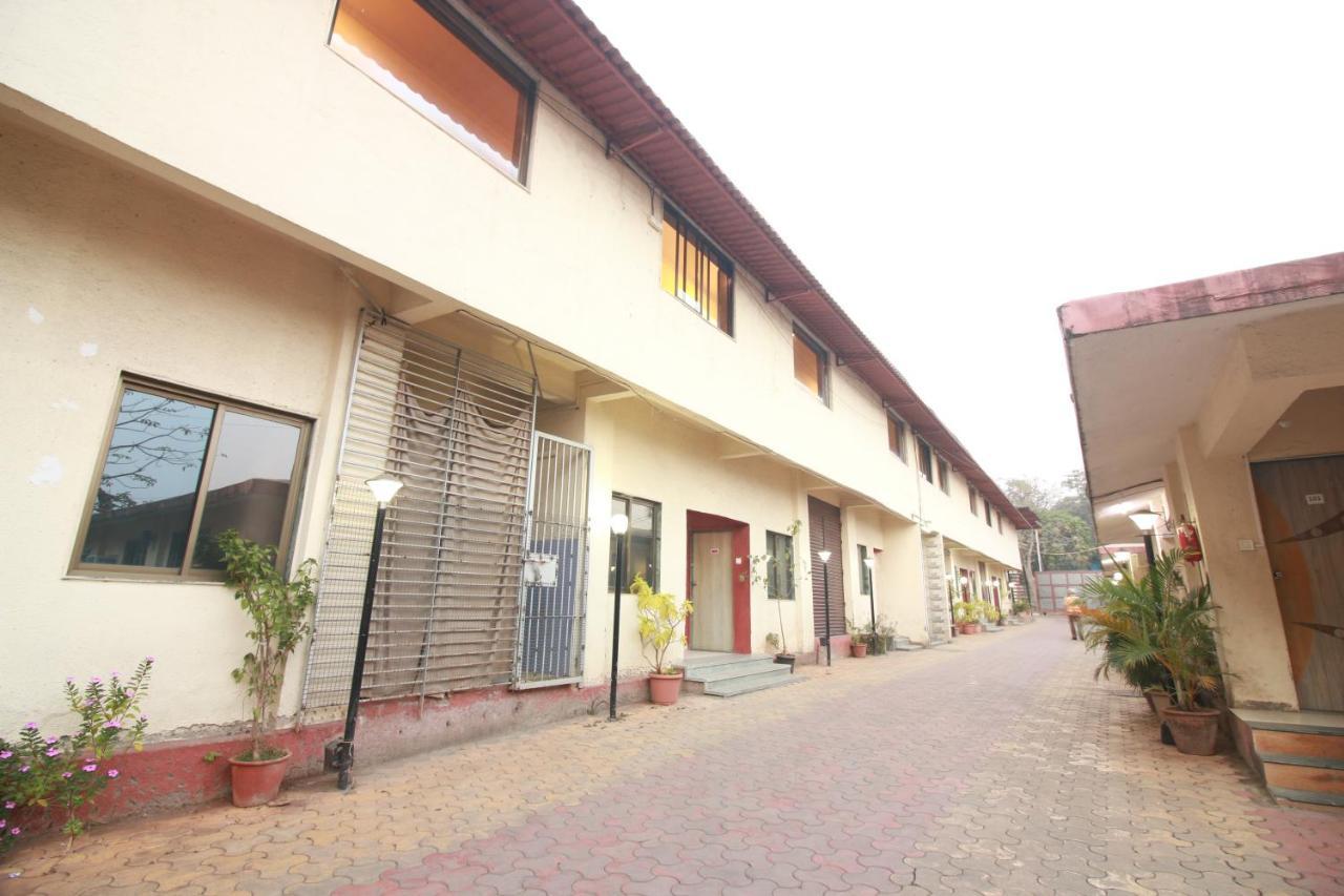 Hotel Nest Inn Residency Bhivándi Kültér fotó