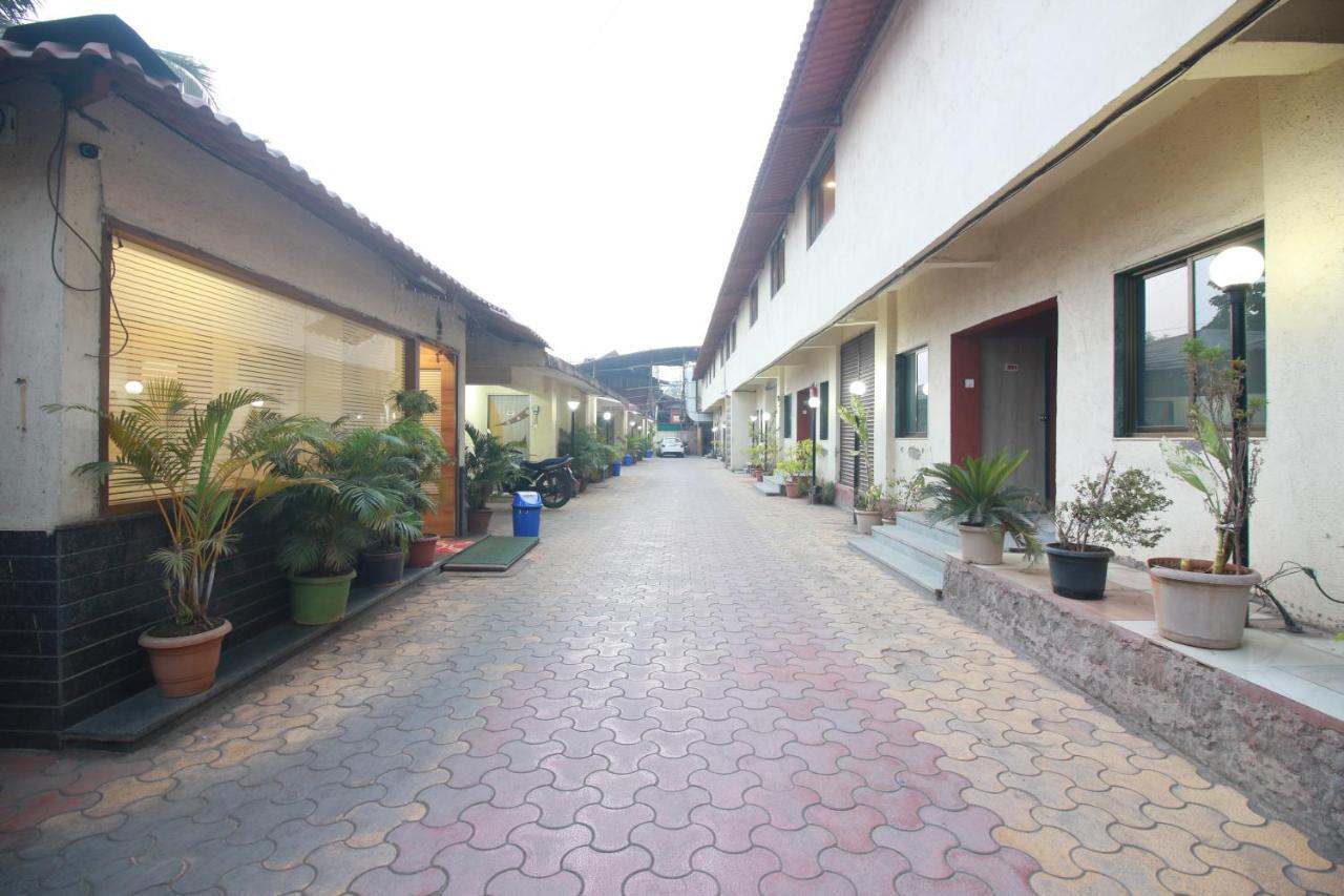 Hotel Nest Inn Residency Bhivándi Kültér fotó