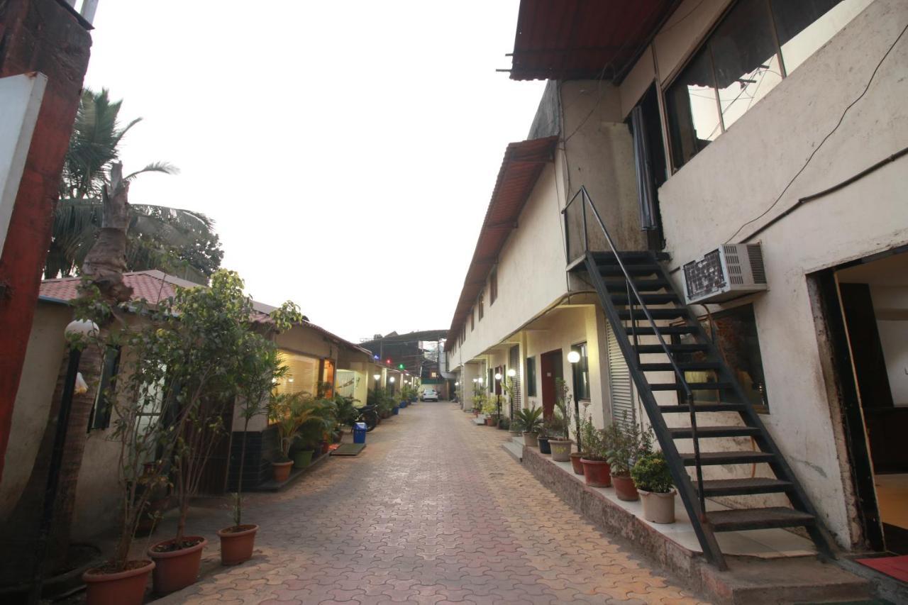 Hotel Nest Inn Residency Bhivándi Kültér fotó