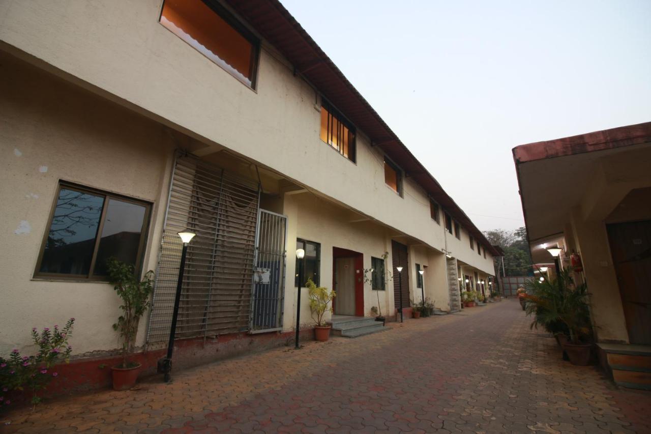 Hotel Nest Inn Residency Bhivándi Kültér fotó